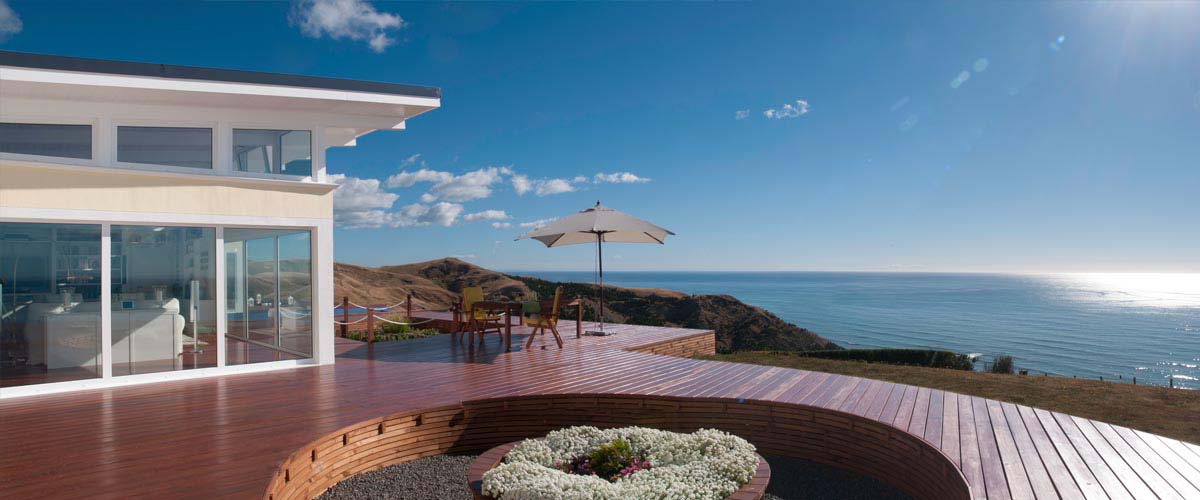 Luxury house for Sale in New Zealand with uninterrupted waterfront view.