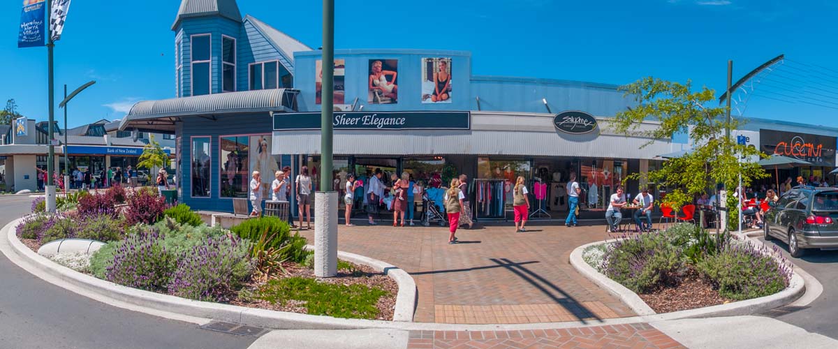 Havelock North Village centre with al fresco restaurant, outdoor sitting area, pedestrian shopping street with fashion shops, souvenirs, gifts