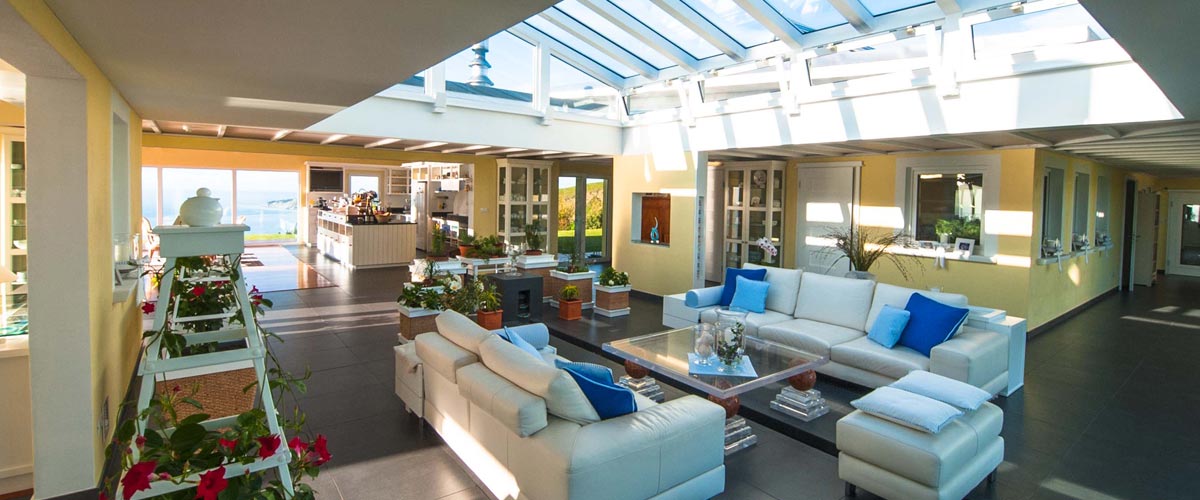 luxury home with passiv solar design for Atrium